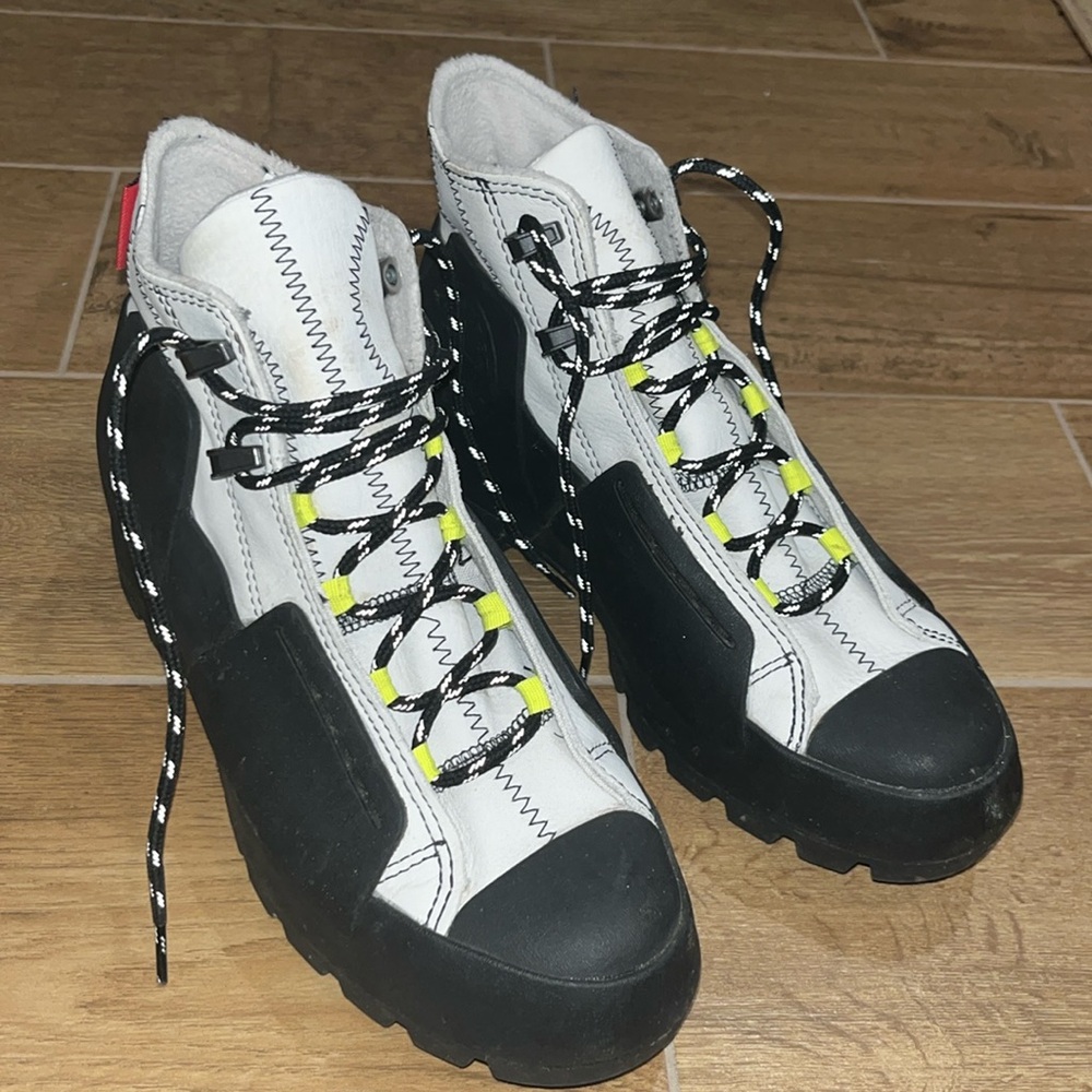 Short platform Converse